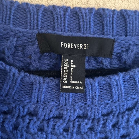 Blue sweater 🥞 - Picture 2 of 3